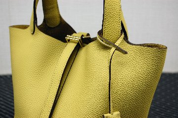 カーフレザー　インナーバッグ付バケットバッグの画像