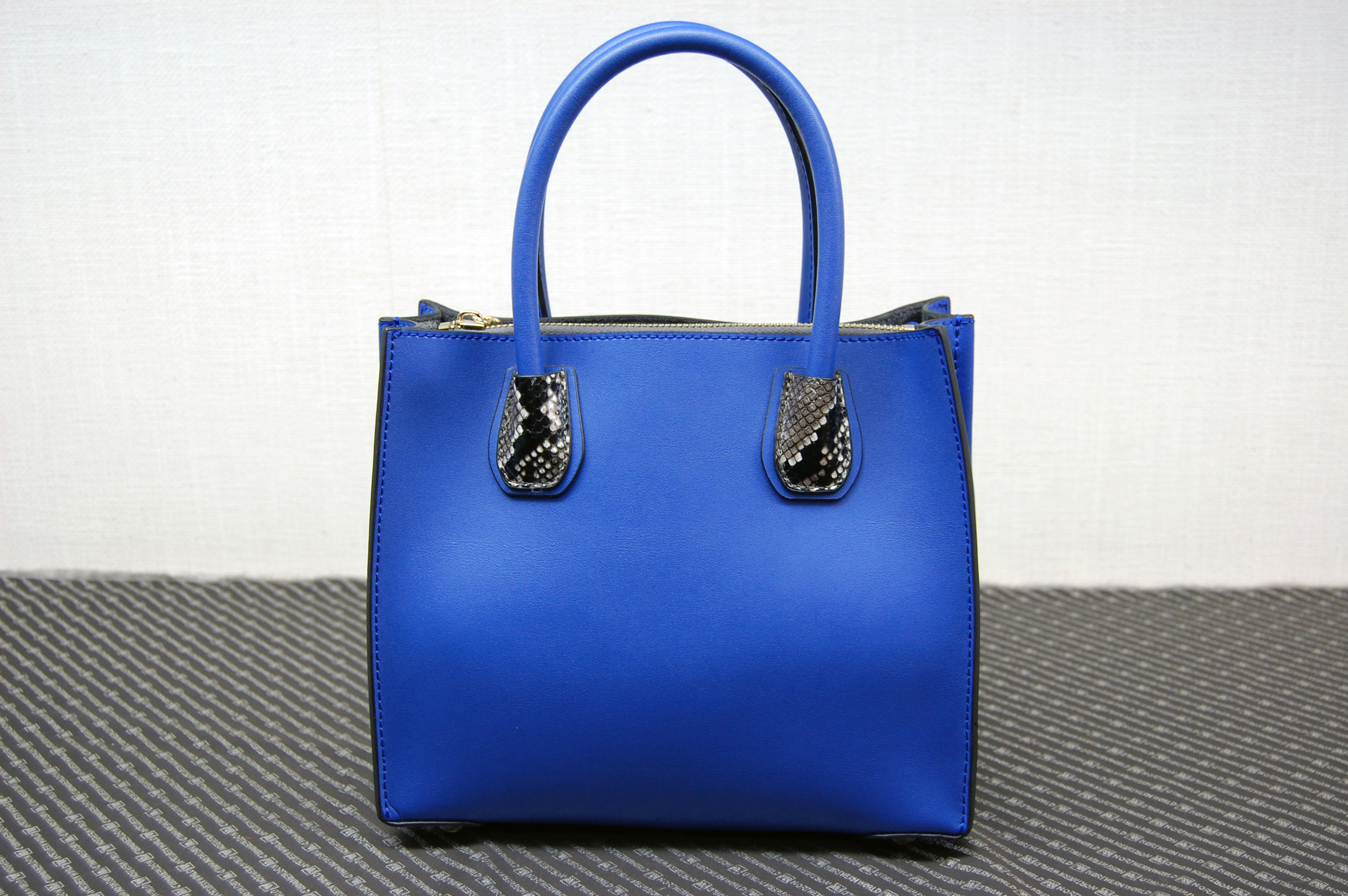 カウレザー　ミニトートバッグの画像