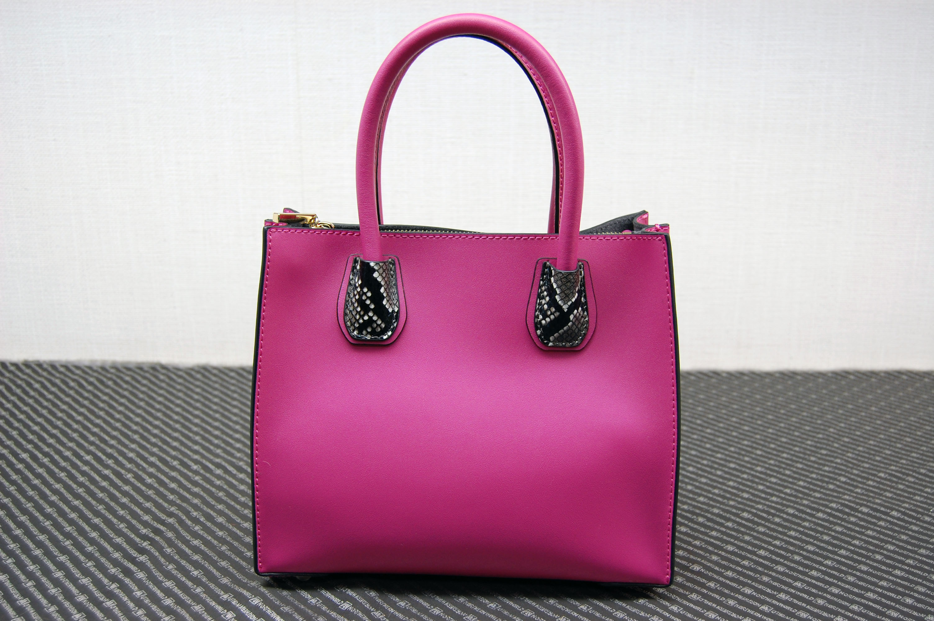 カウレザー　ミニトートバッグの画像