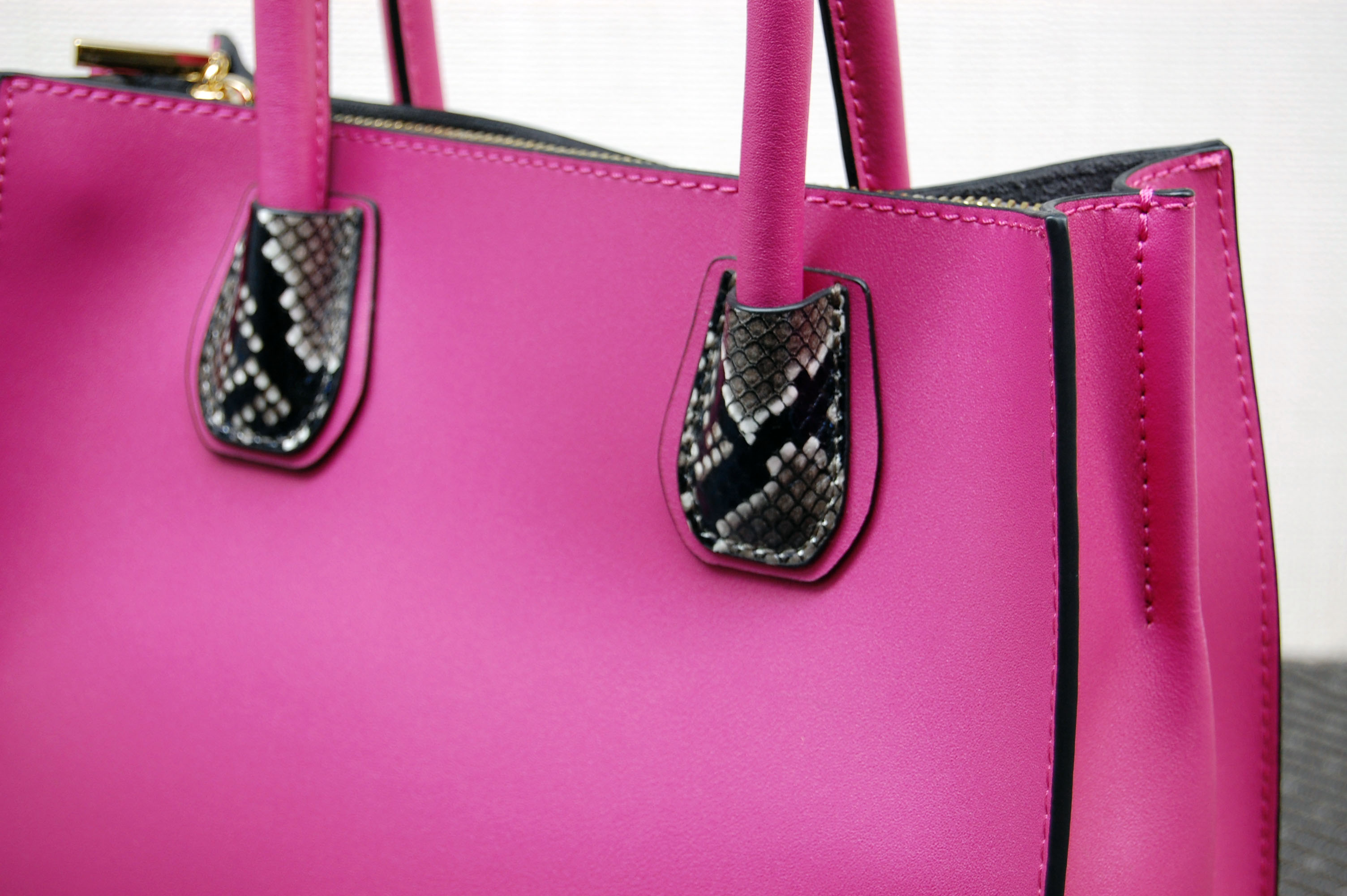 カウレザー　ミニトートバッグの画像