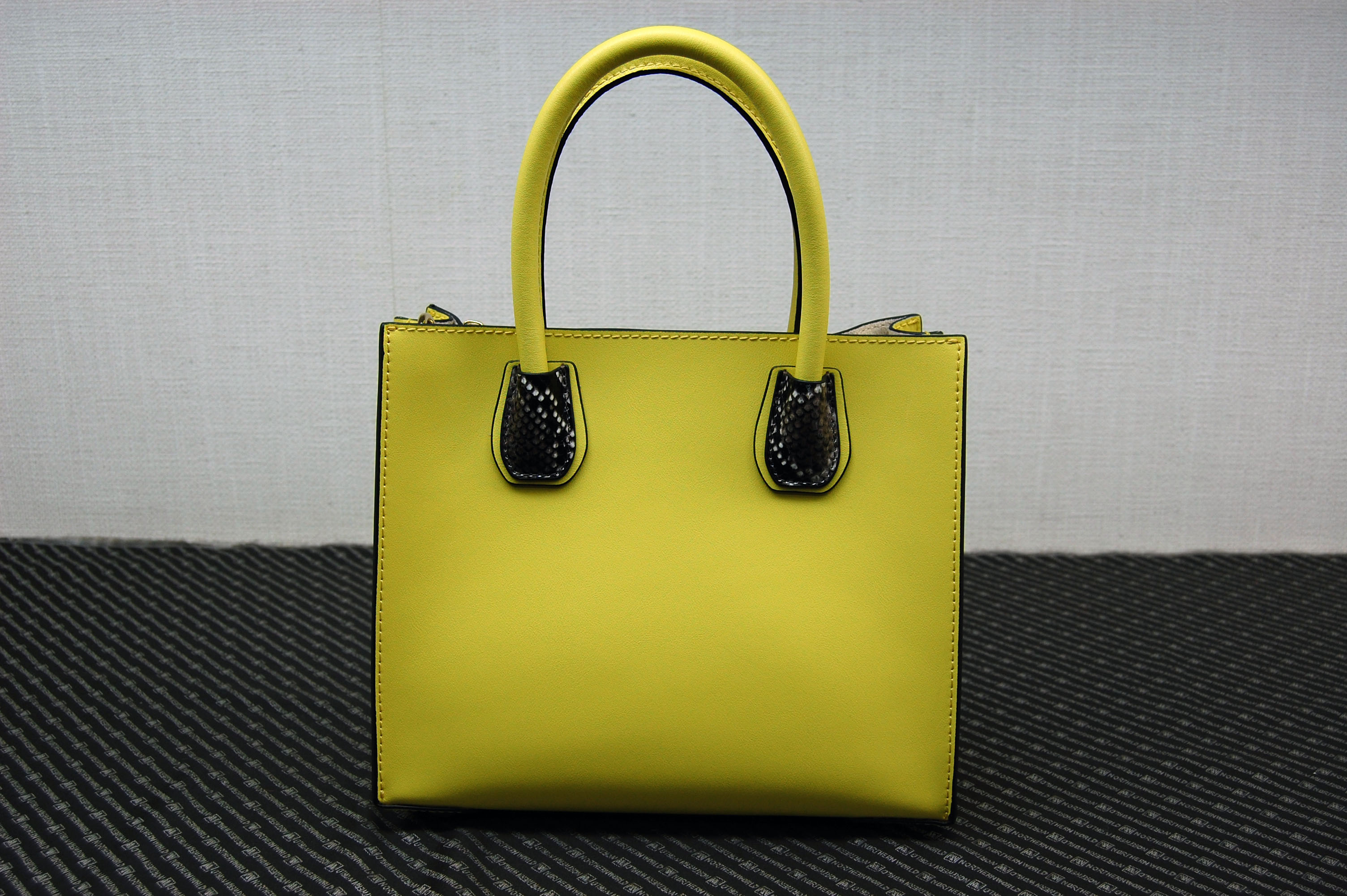 カウレザー　ミニトートバッグの画像