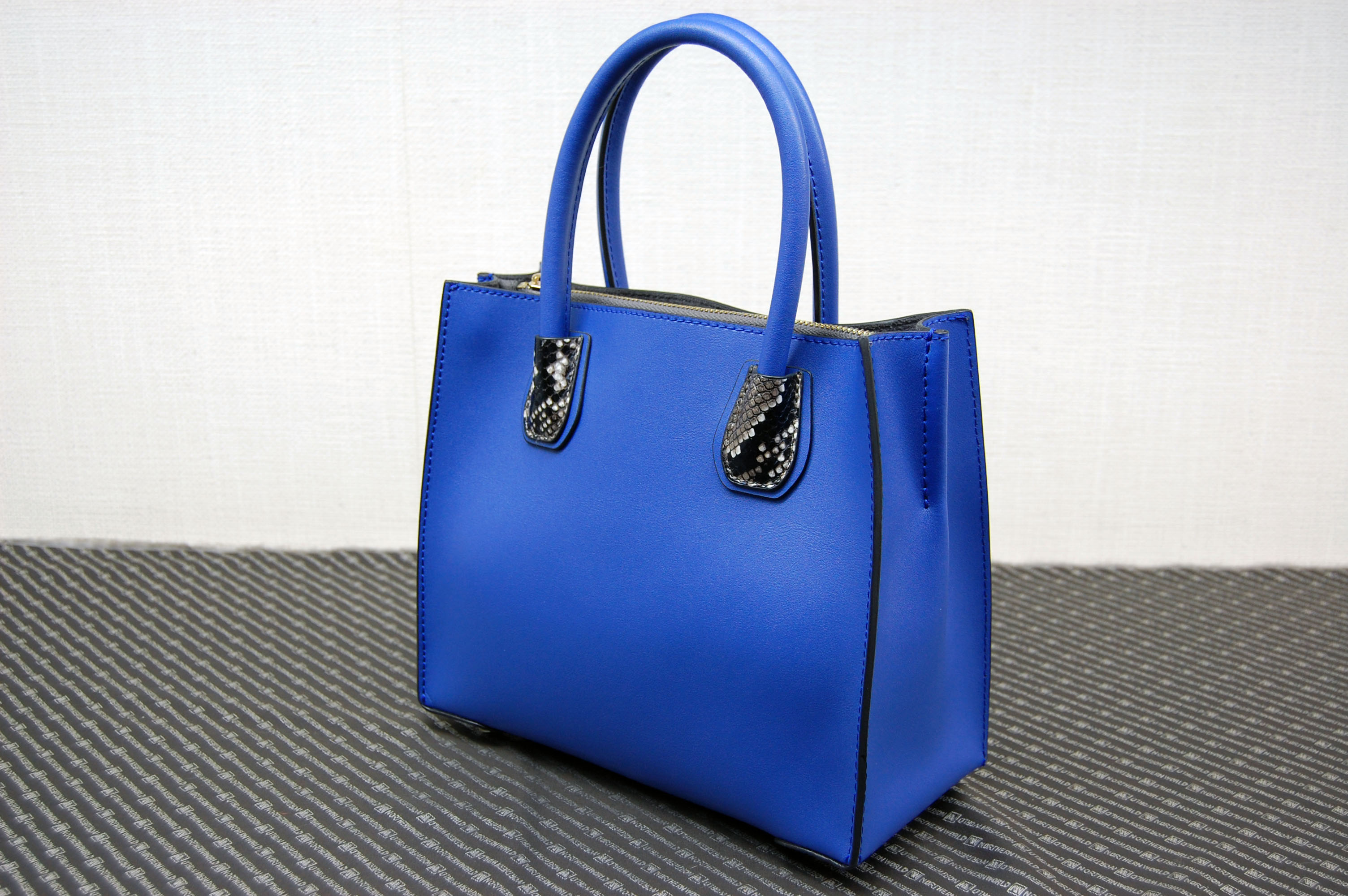 カウレザー　ミニトートバッグの画像