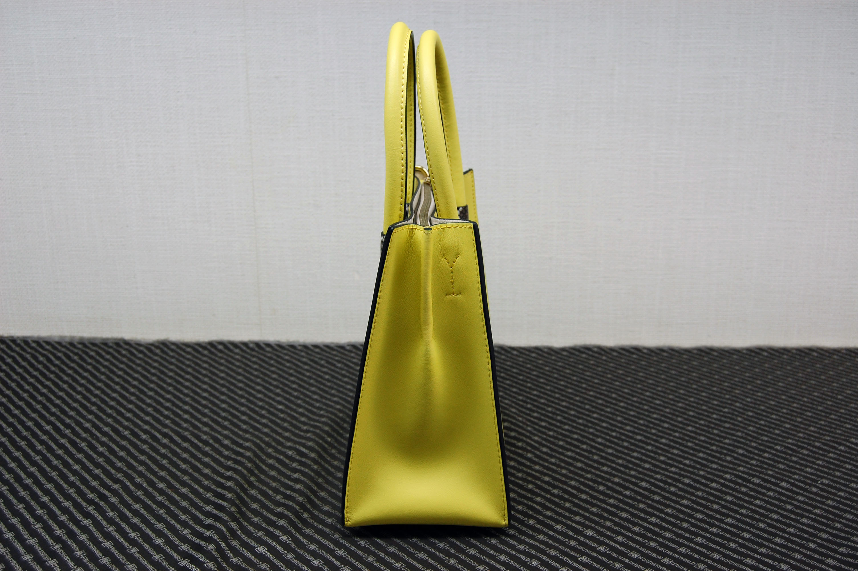 カウレザー　ミニトートバッグの画像