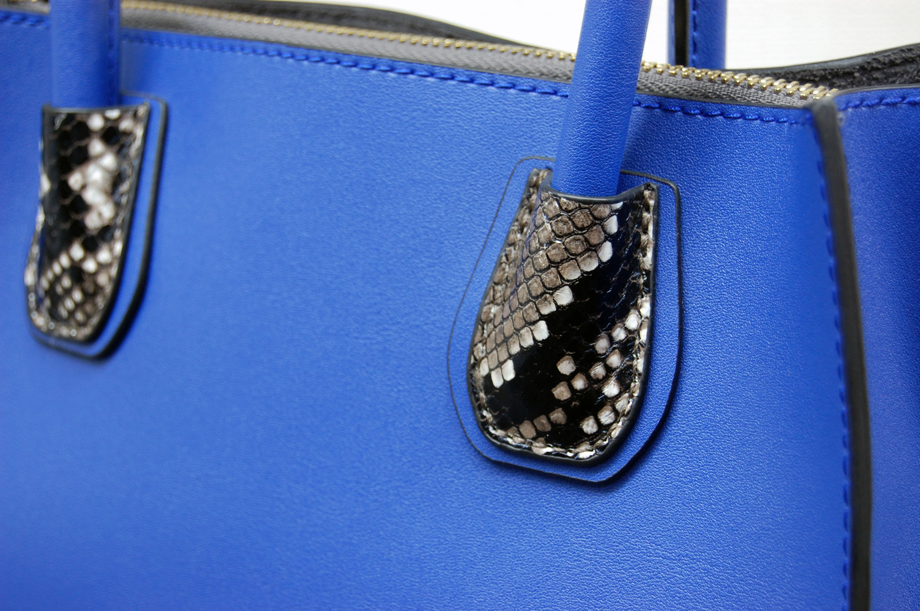 カウレザー　ミニトートバッグの画像