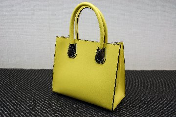 カウレザー　ミニトートバッグの画像