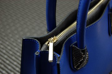 カウレザー　ミニトートバッグの画像