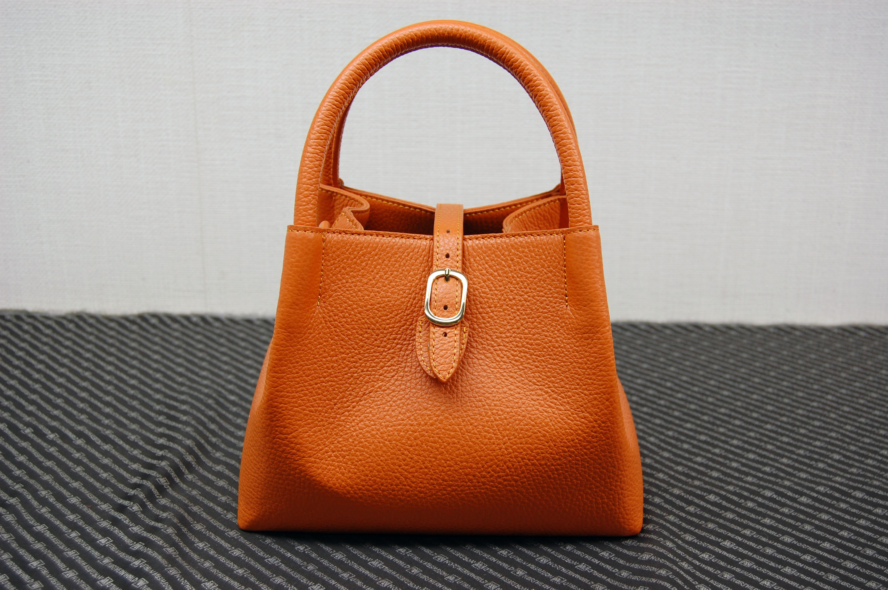 イタリアンカーフレザー　ハンドバッグの画像