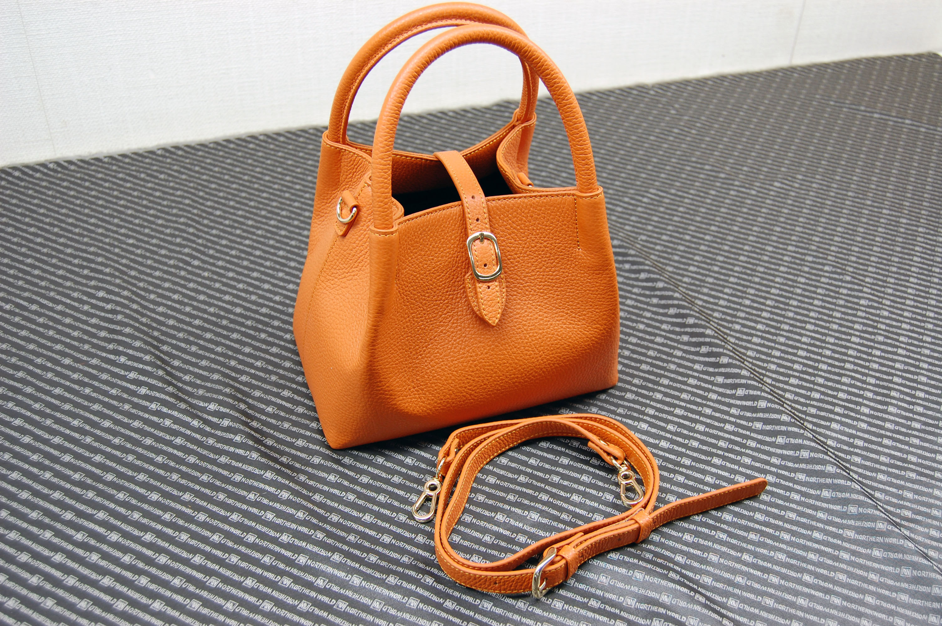 イタリアンカーフレザー　ハンドバッグの画像