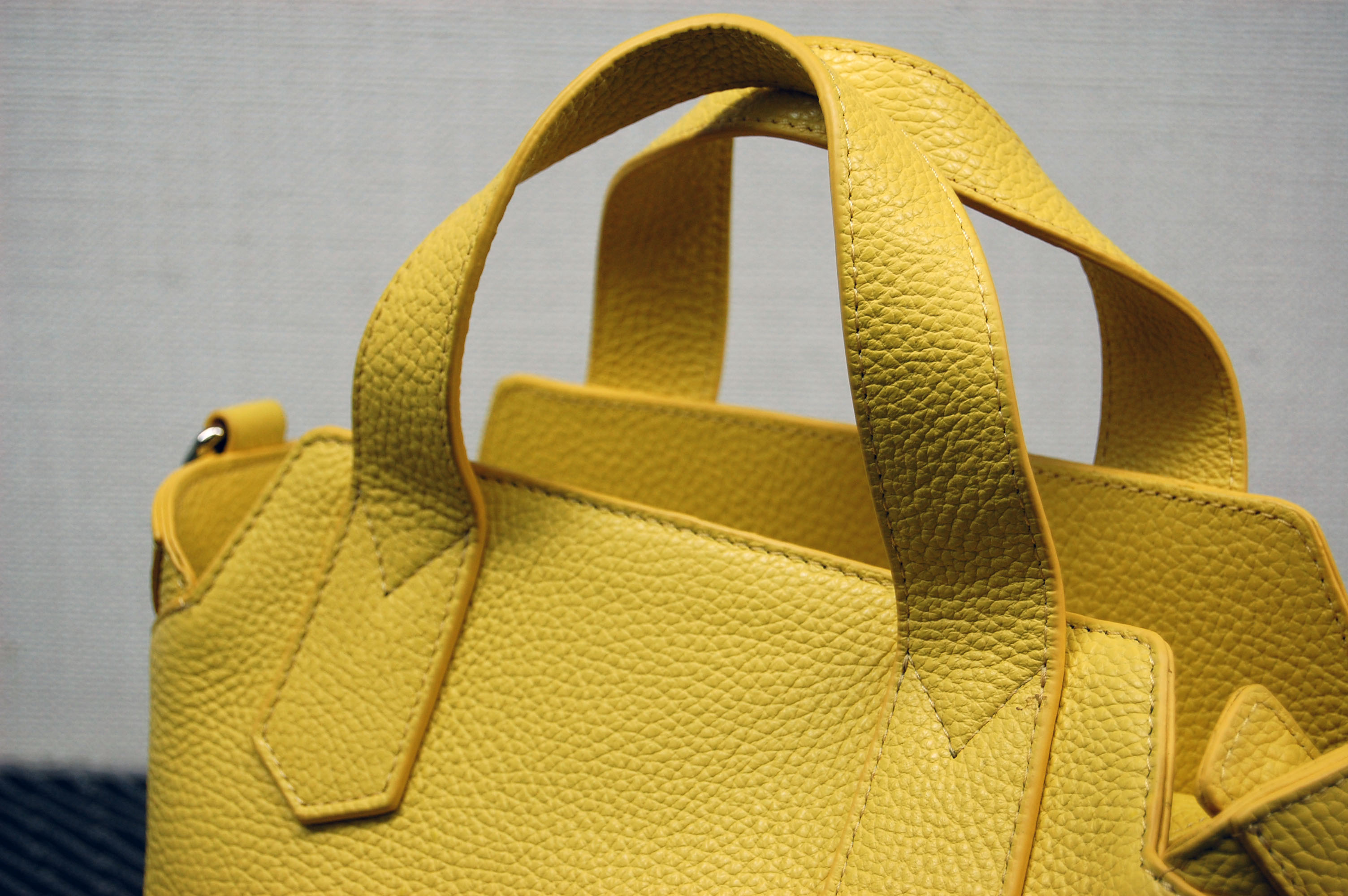 イタリアンカーフレザー　ハンドバッグの画像