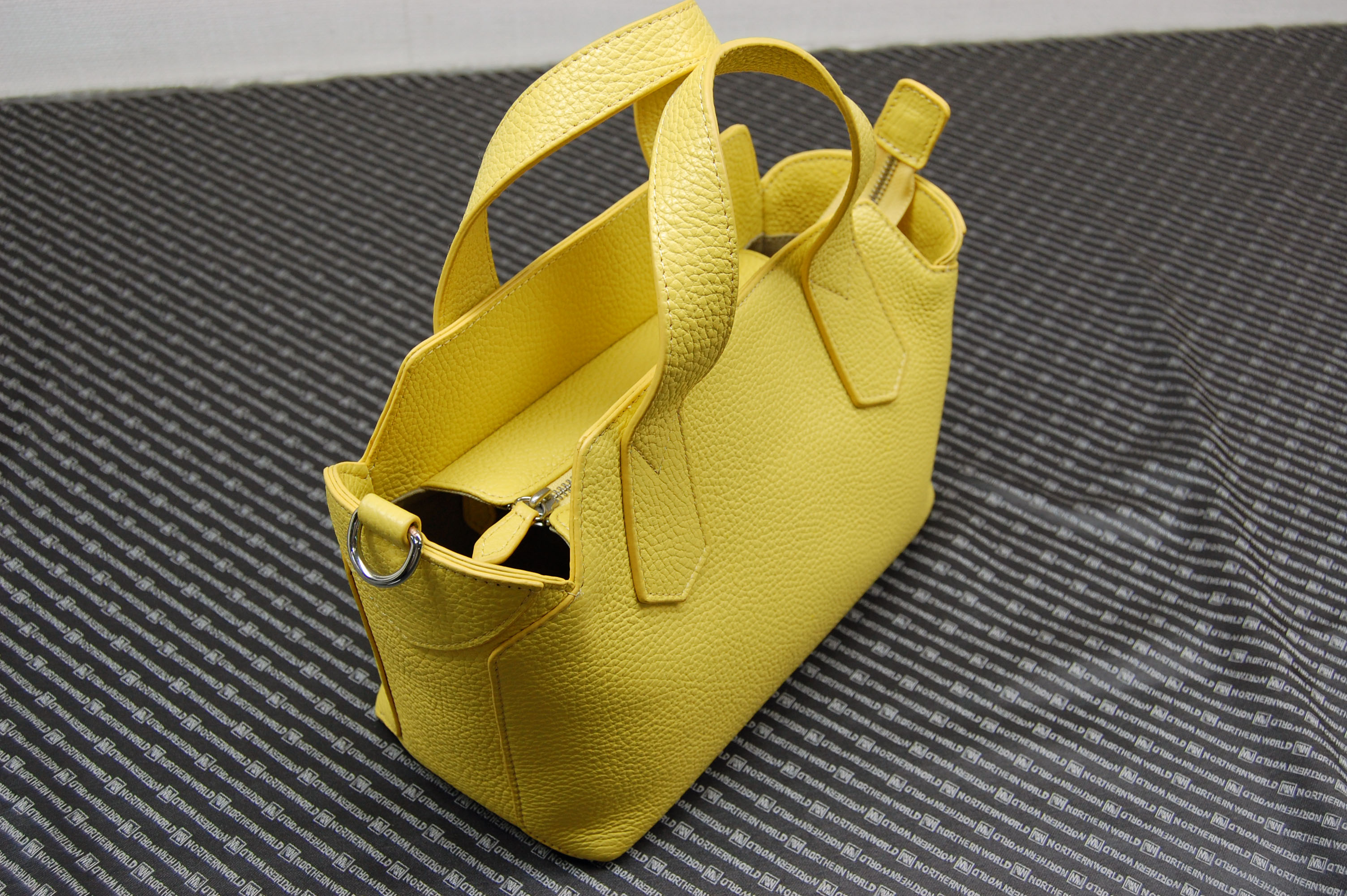 イタリアンカーフレザー　ハンドバッグの画像