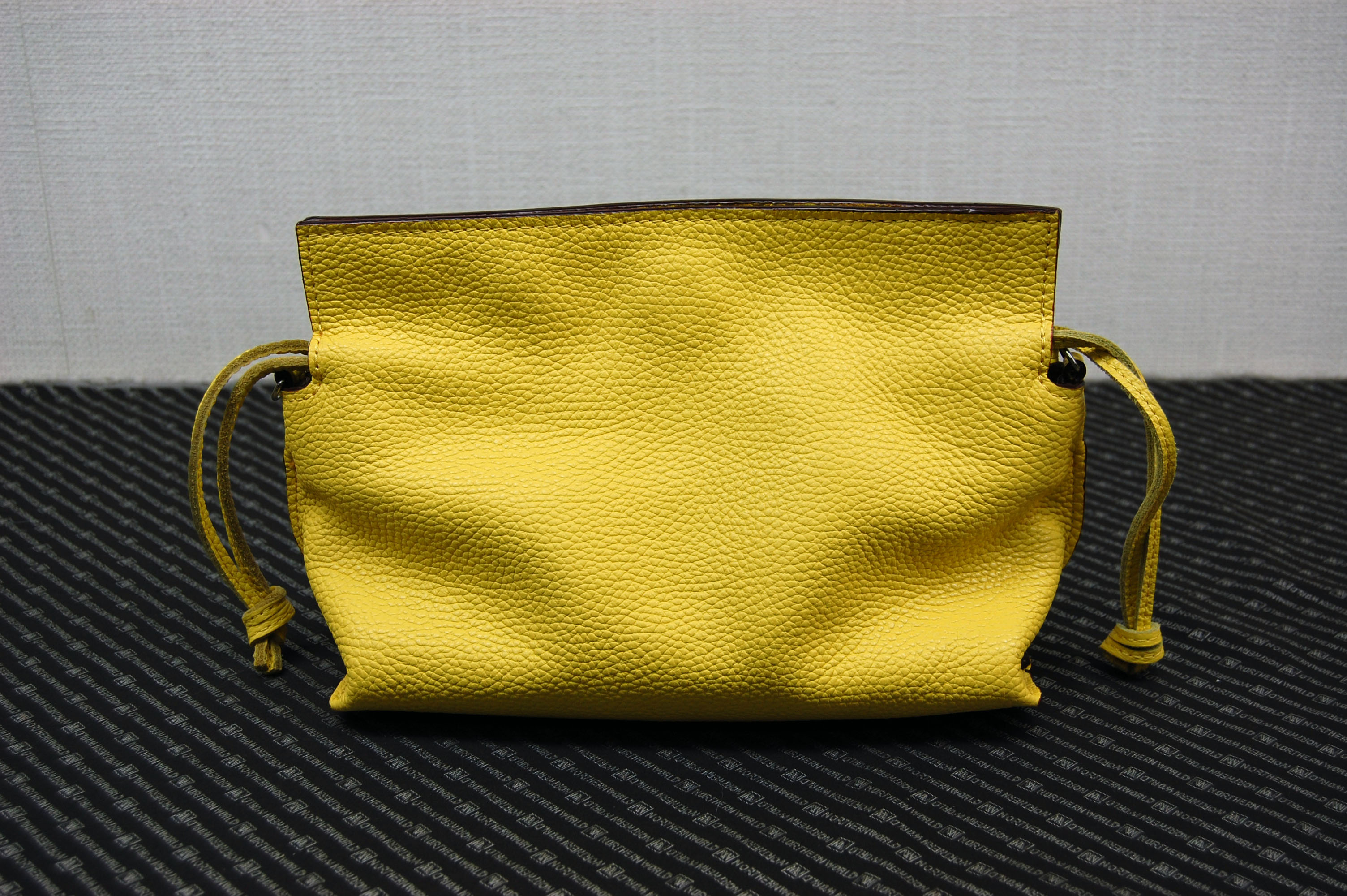 イタリアンカーフレザー　巾着ショルダーバッグの画像