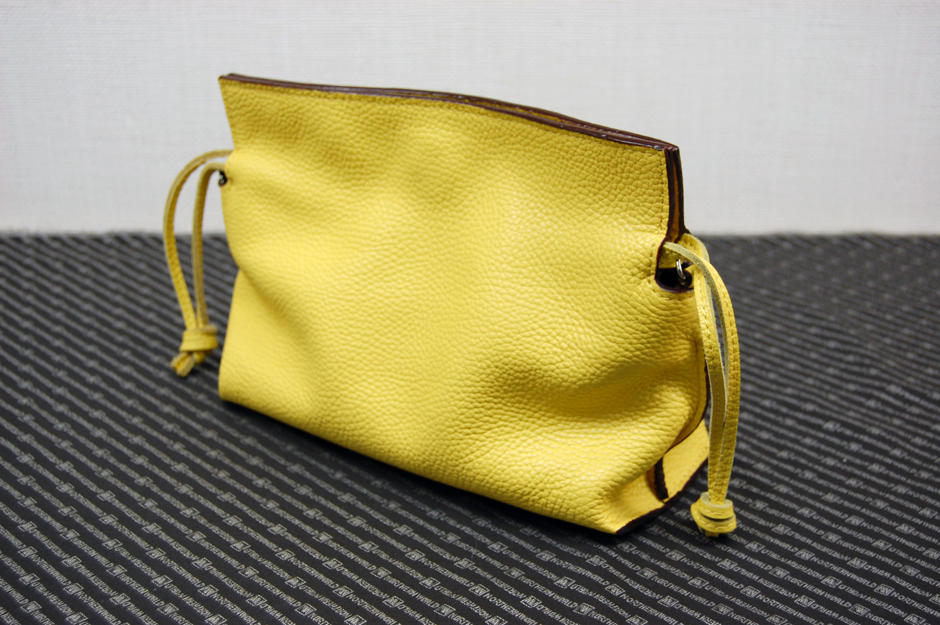 イタリアンカーフレザー　巾着ショルダーバッグの画像