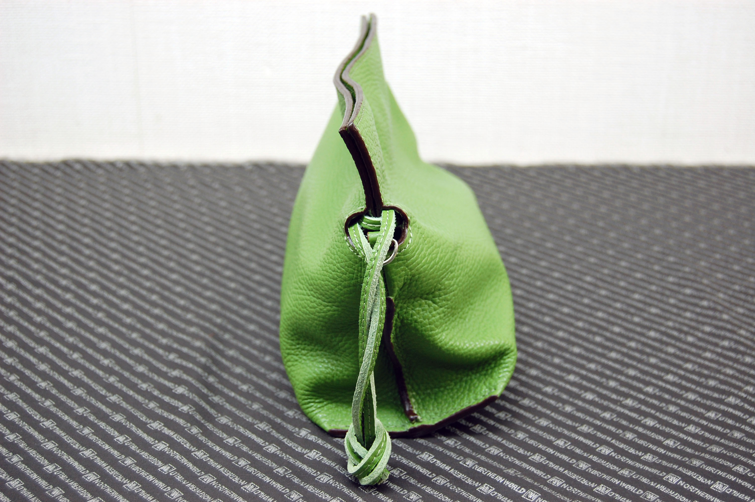 イタリアンカーフレザー　巾着ショルダーバッグの画像