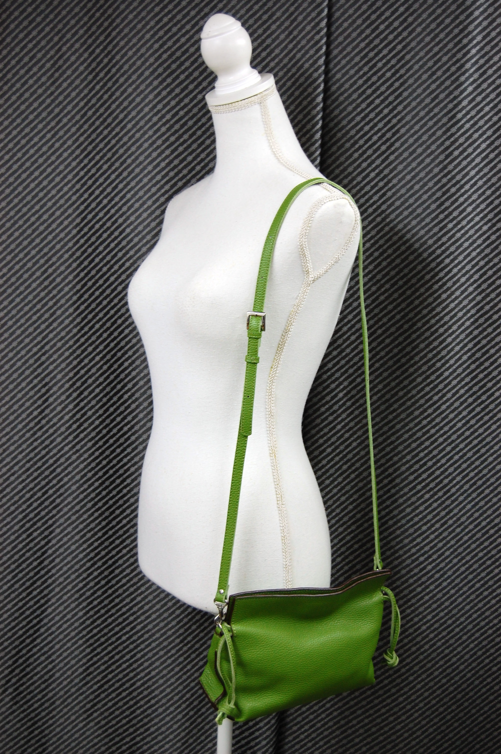 イタリアンカーフレザー　巾着ショルダーバッグの画像