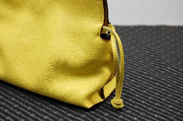 イタリアンカーフレザー　巾着ショルダーバッグの画像