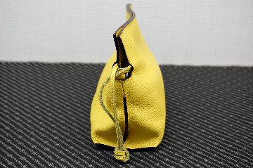 イタリアンカーフレザー　巾着ショルダーバッグの画像