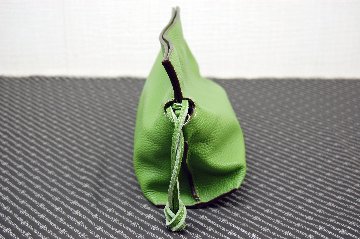 イタリアンカーフレザー　巾着ショルダーバッグの画像