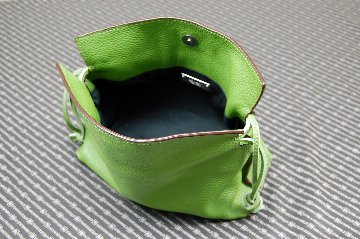 イタリアンカーフレザー　巾着ショルダーバッグの画像