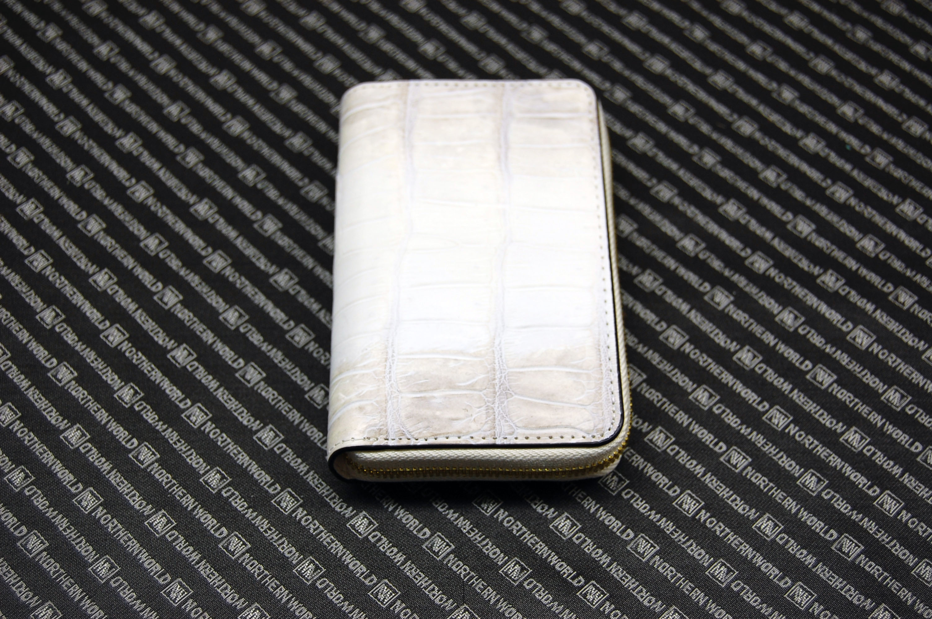 ヒマラヤクロコダイル　ラウンドファスナーミニウォレットの画像