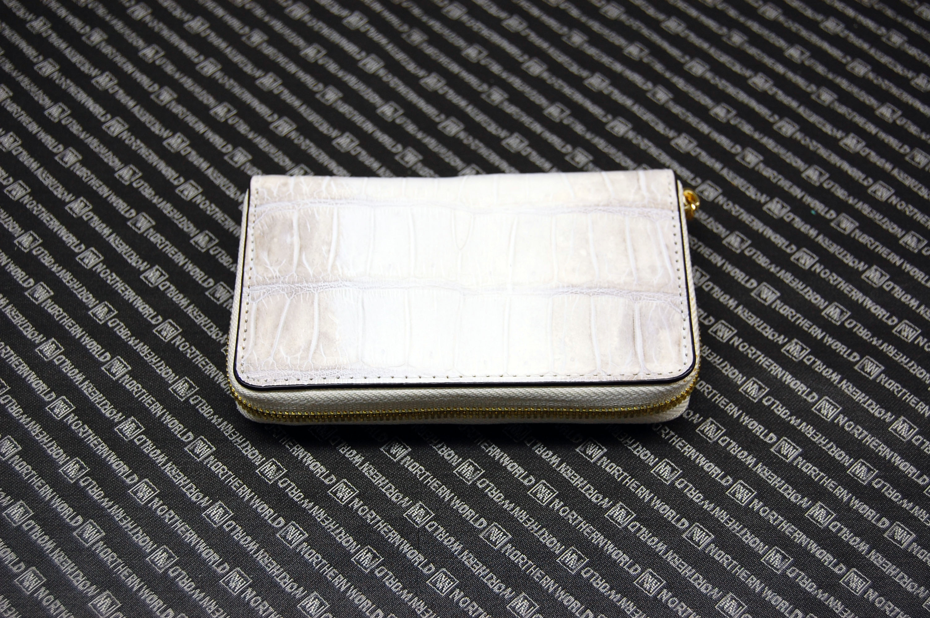 ヒマラヤクロコダイル　ラウンドファスナーミニウォレットの画像