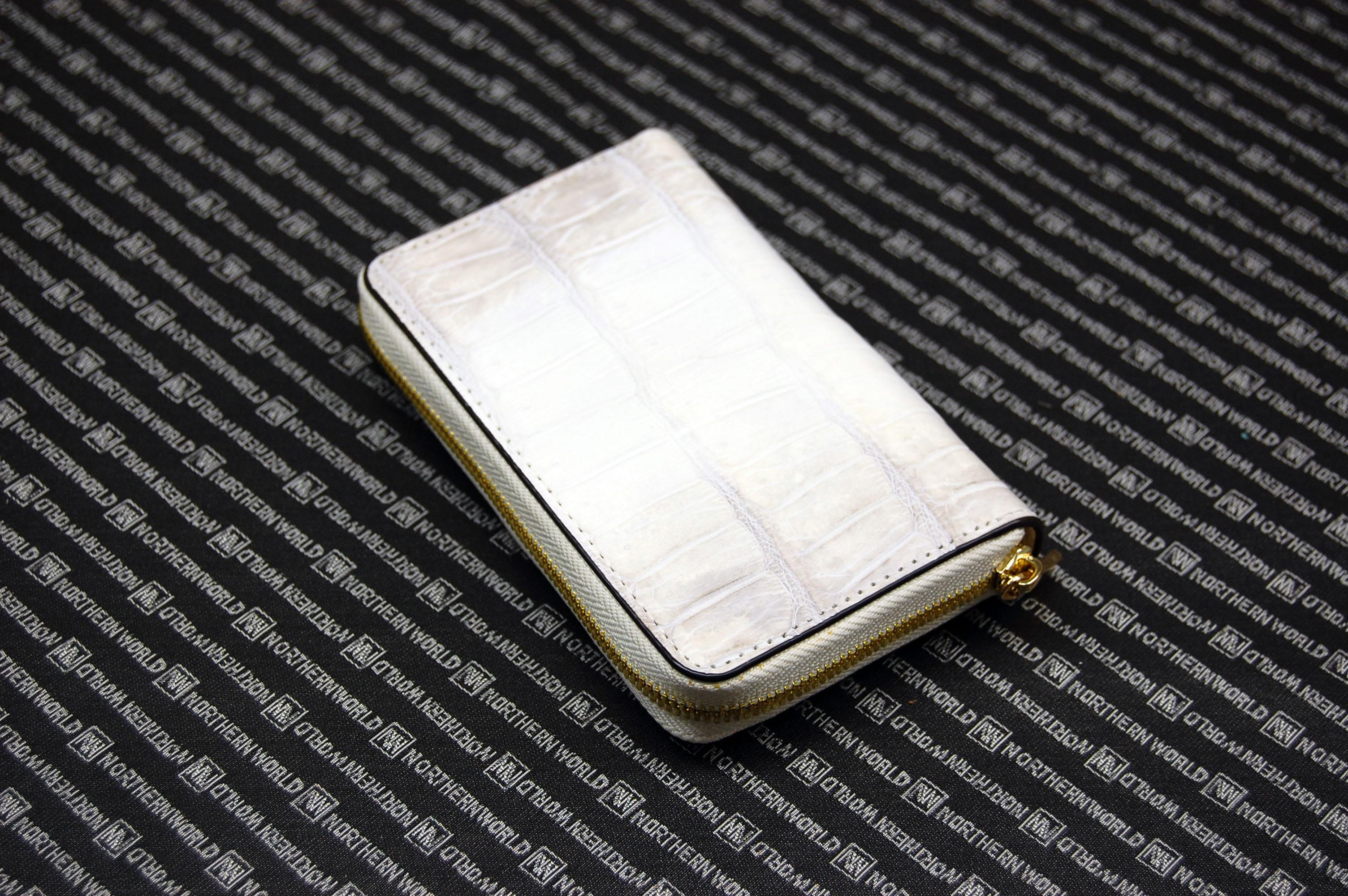 ヒマラヤクロコダイル　ラウンドファスナーミニウォレットの画像