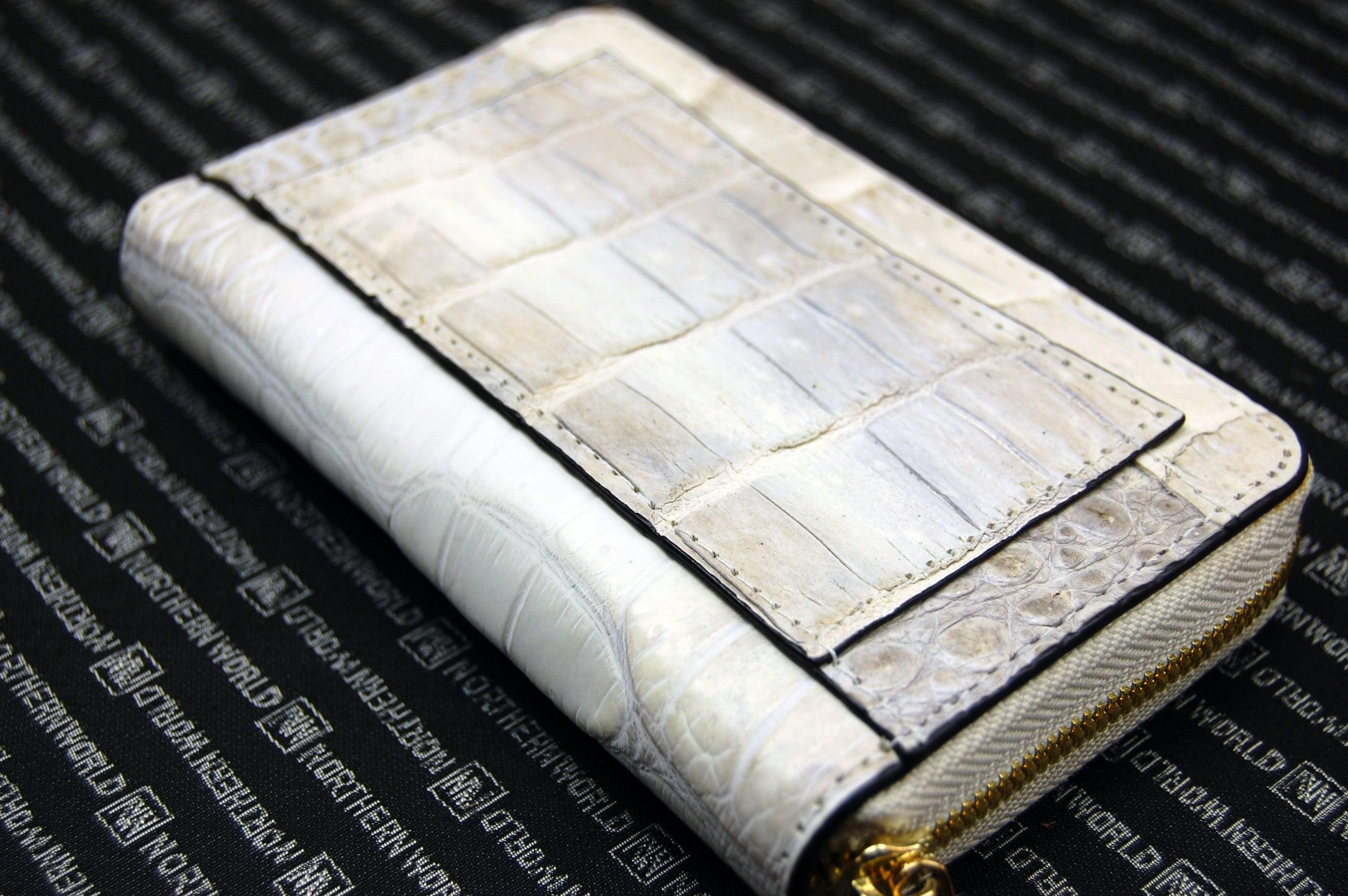 ヒマラヤクロコダイル　ラウンドファスナーミニウォレットの画像