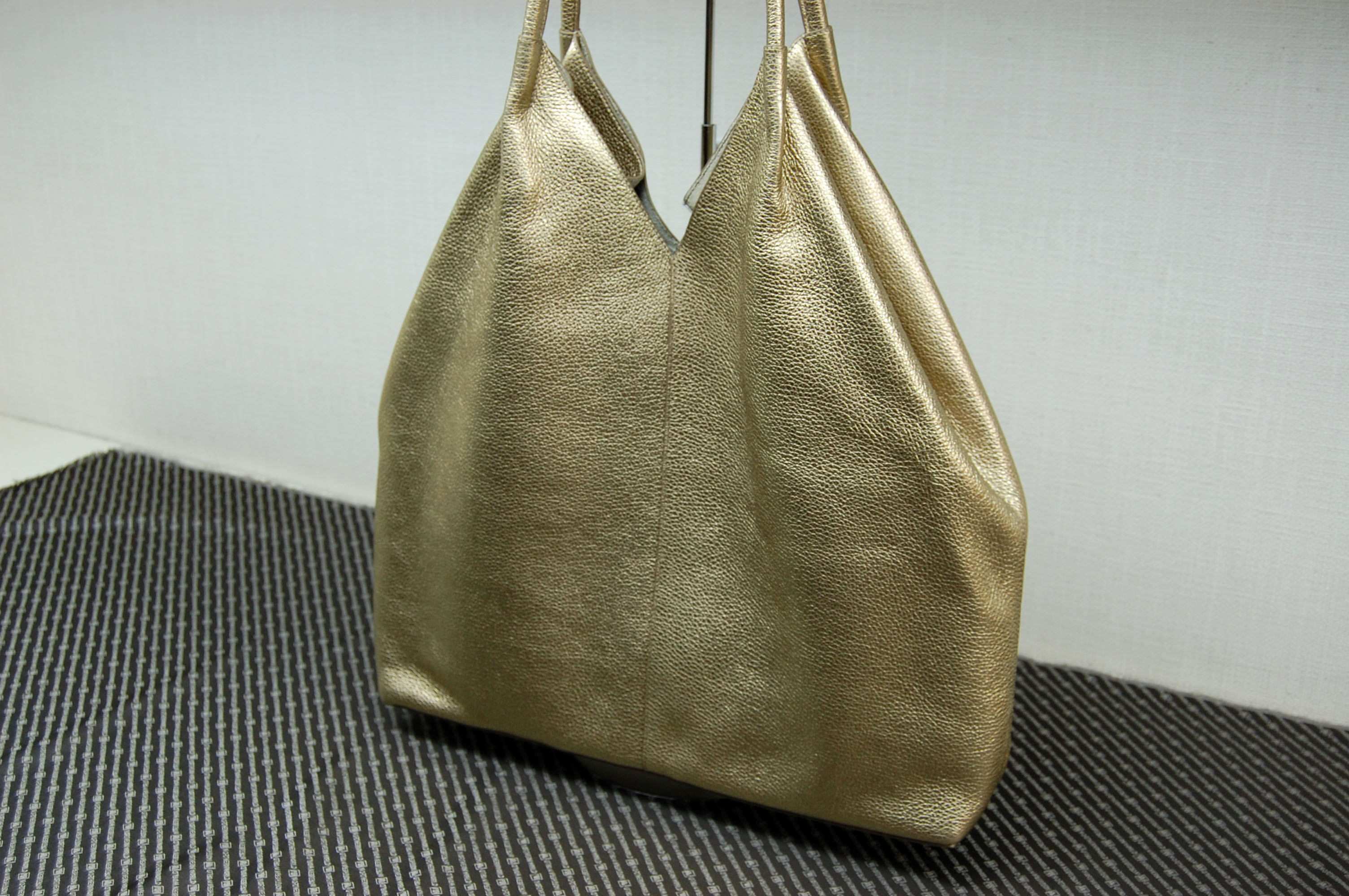 イタリアンカーフレザー　ダブルフェイスビッグトートバッグの画像