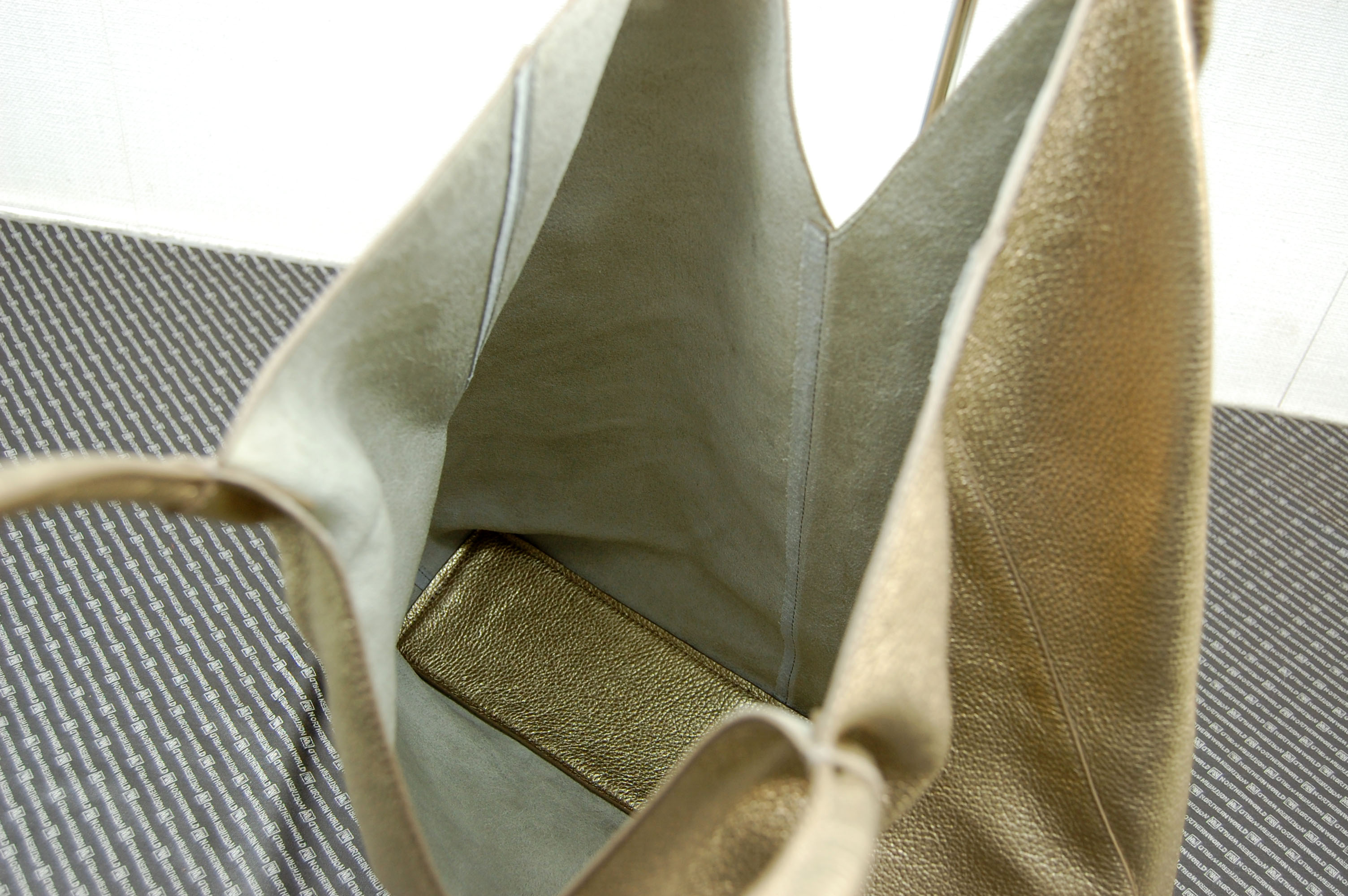 イタリアンカーフレザー　ダブルフェイスビッグトートバッグの画像