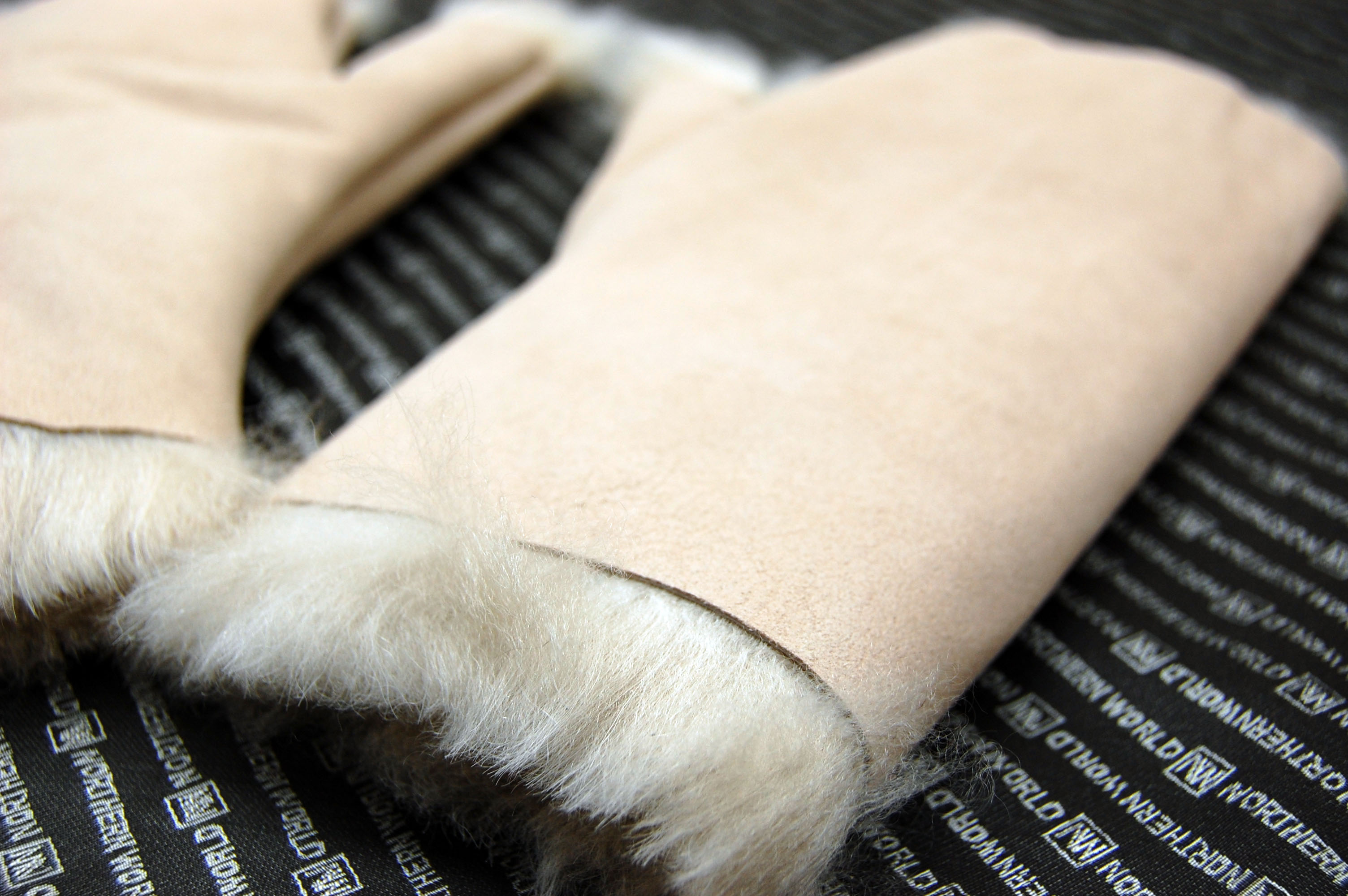 カシミヤゴート　フィンガーレスグローブの画像