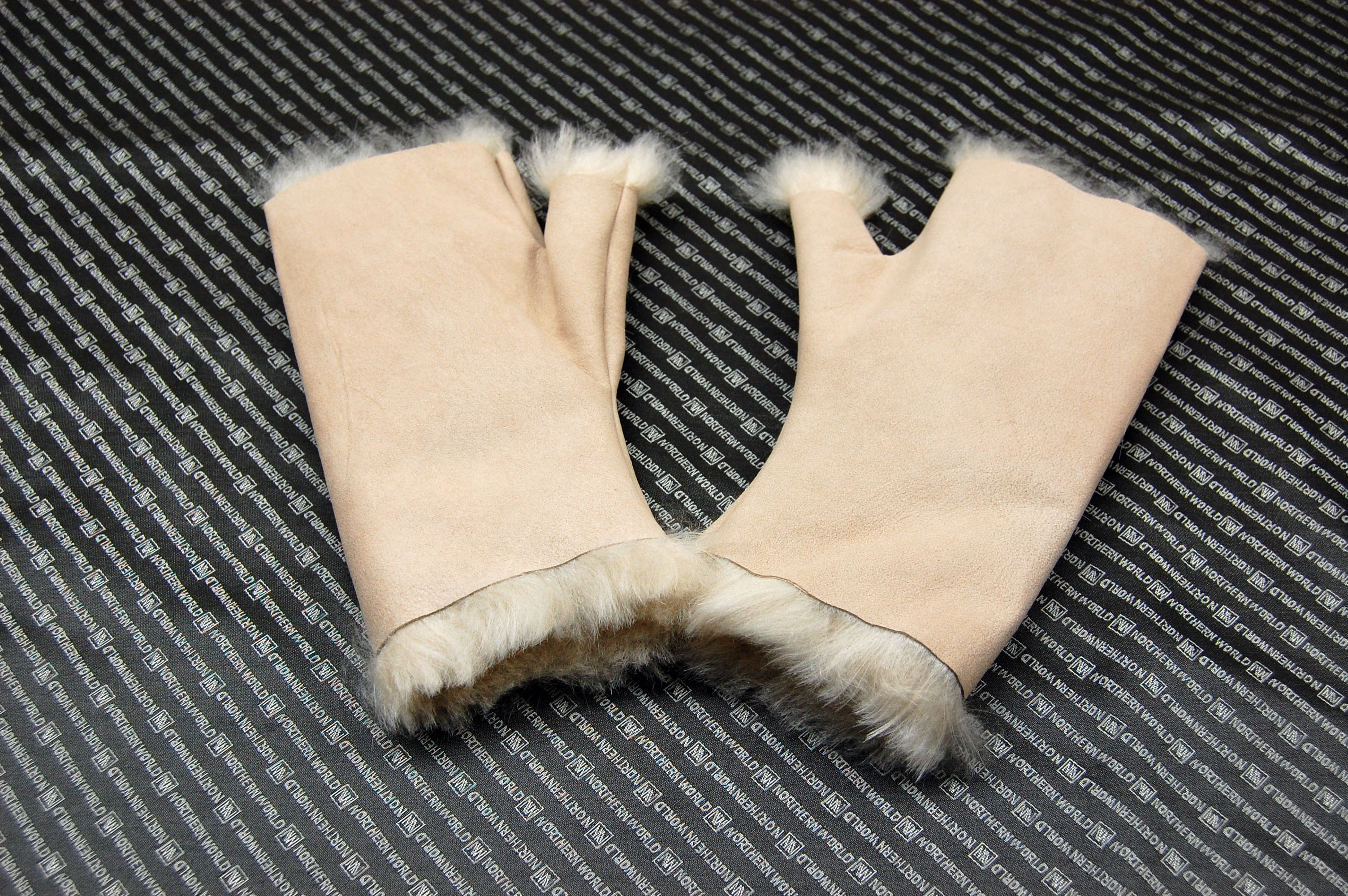 カシミヤゴート　フィンガーレスグローブの画像