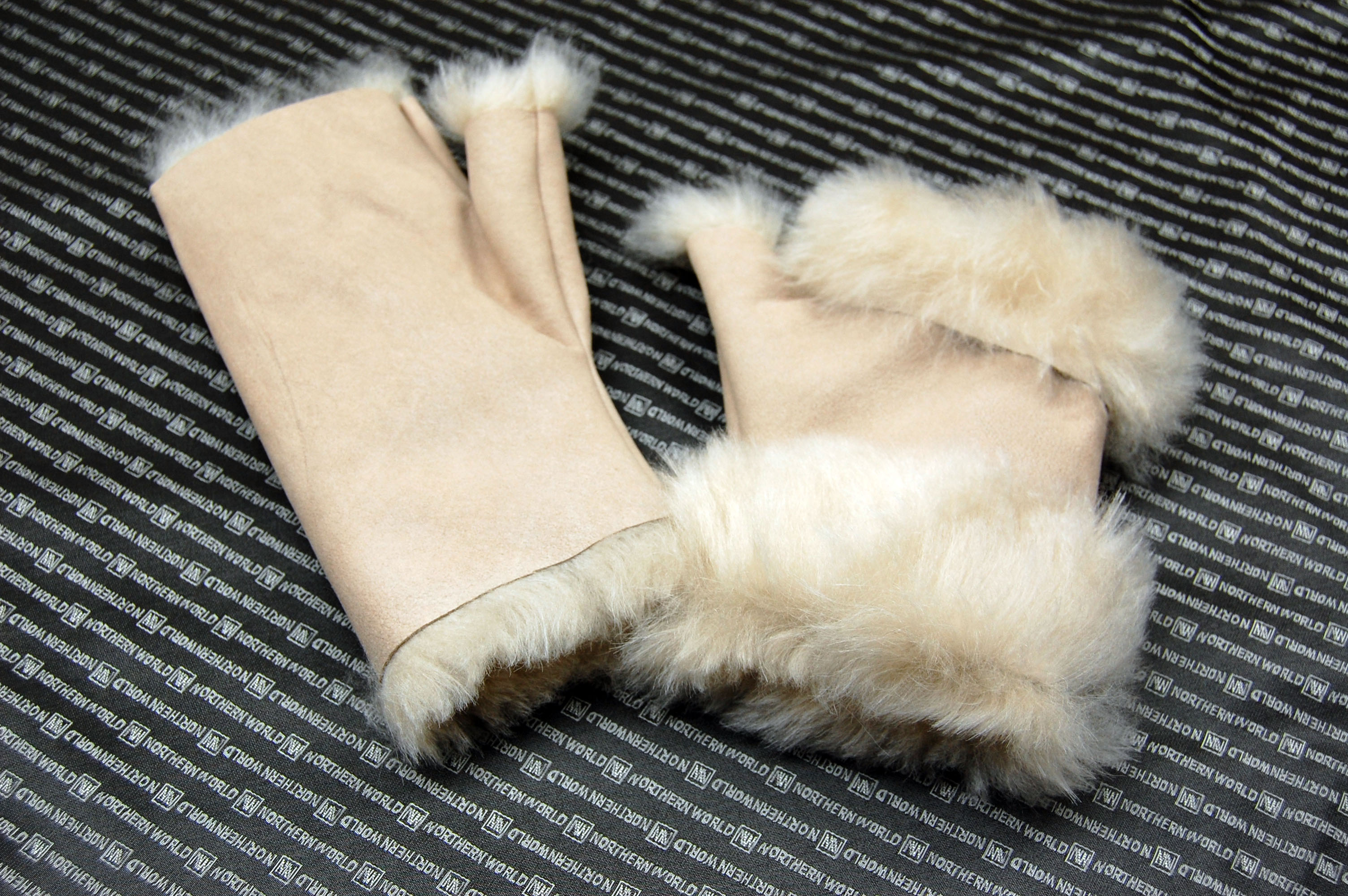 カシミヤゴート　フィンガーレスグローブの画像