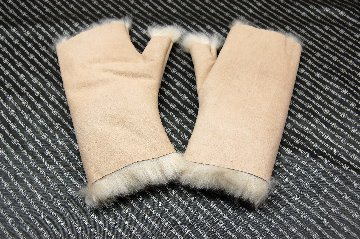 カシミヤゴート　フィンガーレスグローブの画像