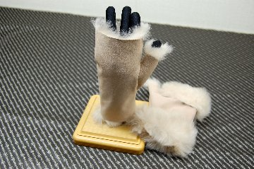 カシミヤゴート　フィンガーレスグローブの画像