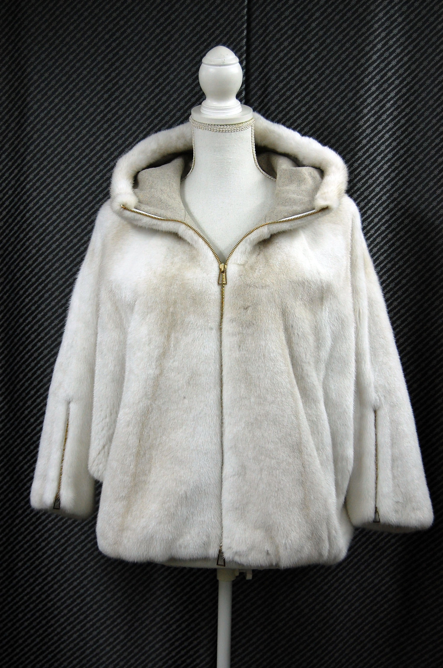 パールクロスミンク　ドルマンジャケットの画像