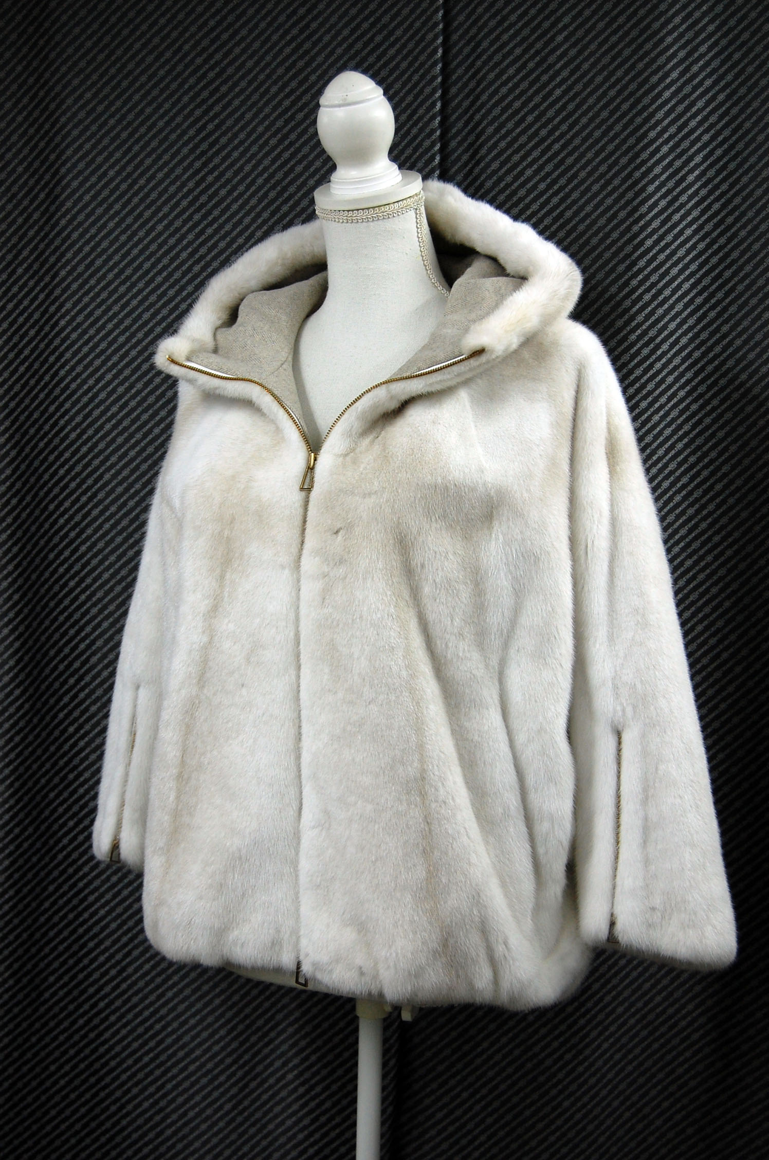 パールクロスミンク　ドルマンジャケットの画像