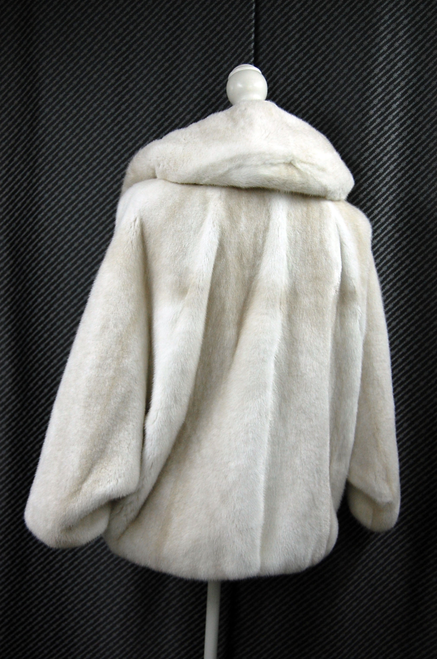 パールクロスミンク　ドルマンジャケットの画像