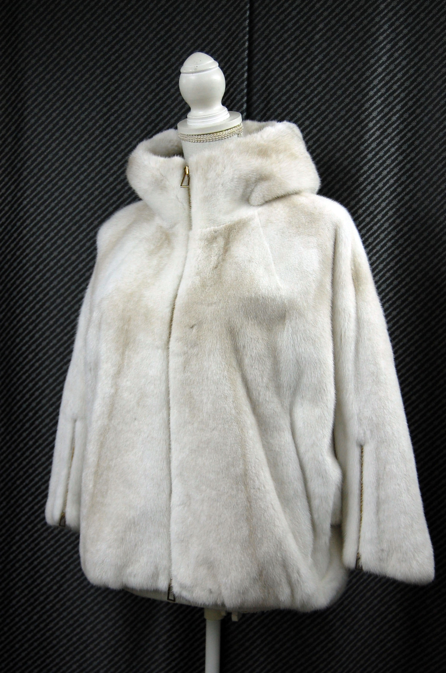 パールクロスミンク　ドルマンジャケットの画像