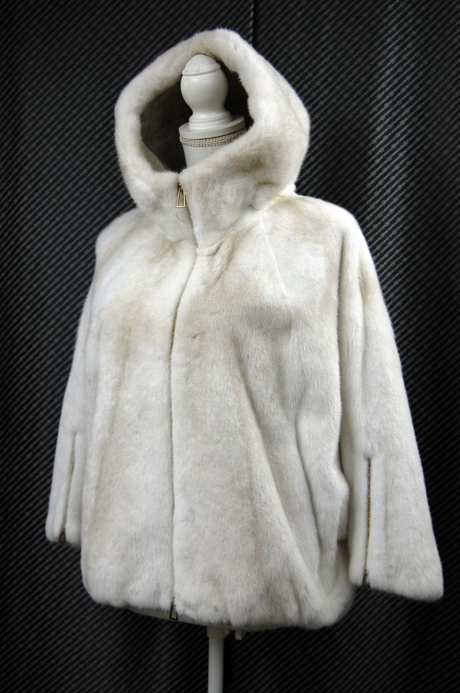 パールクロスミンク　ドルマンジャケットの画像