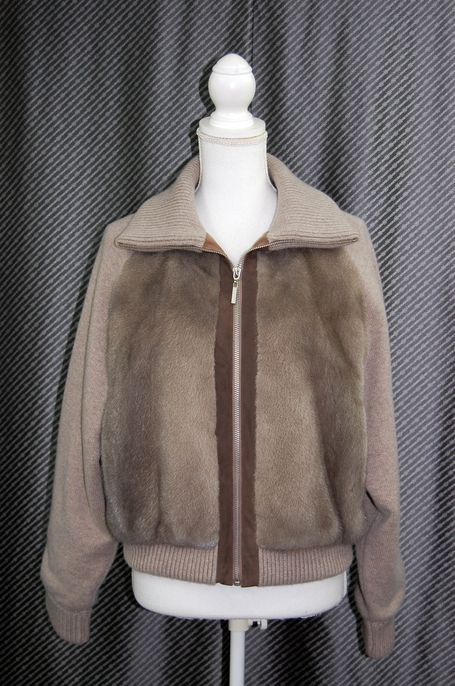 シルバーブルーミンク＆カシミヤ混ウール　ダウンジャケットの画像