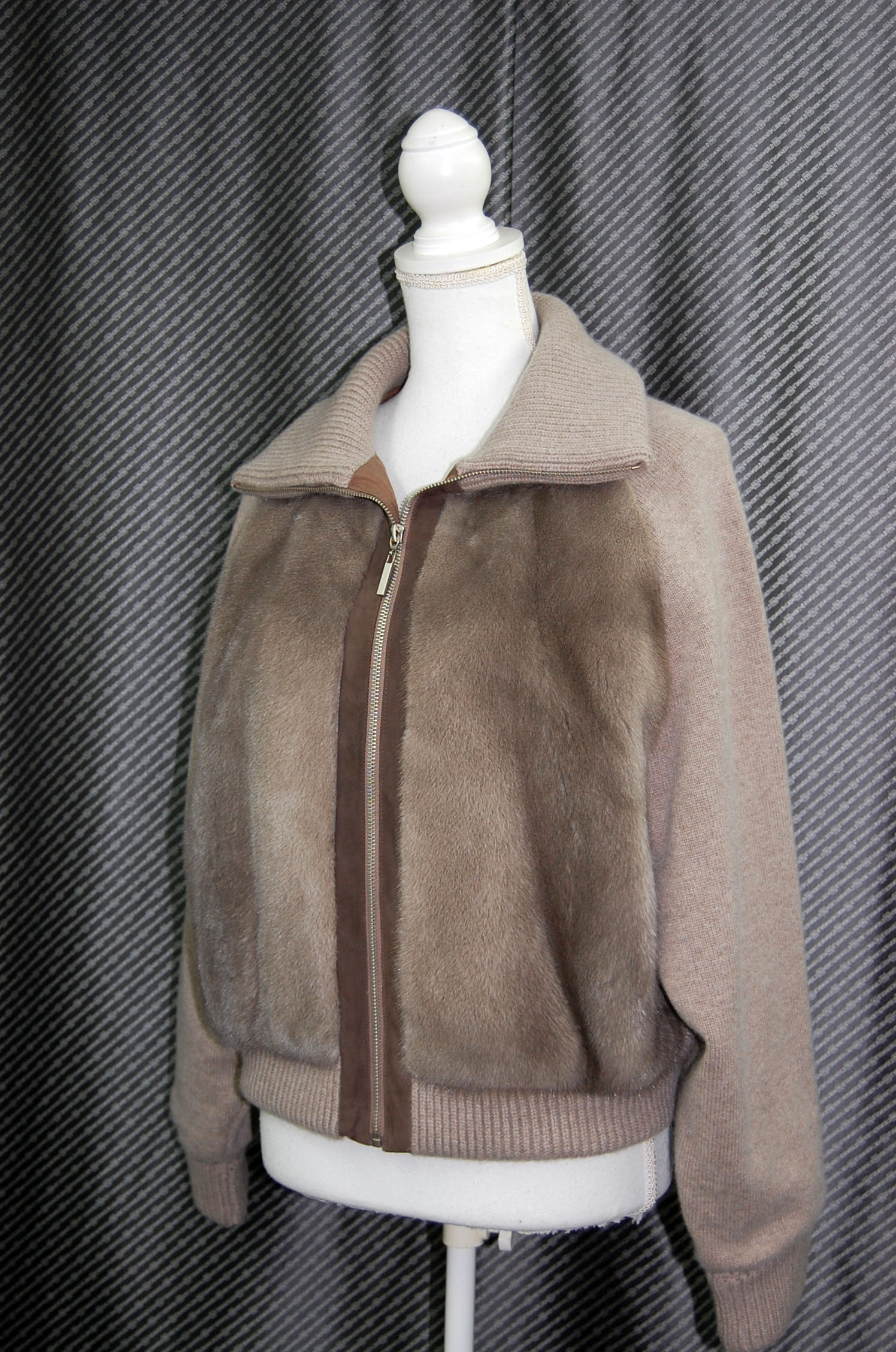 シルバーブルーミンク＆カシミヤ混ウール　ダウンジャケットの画像