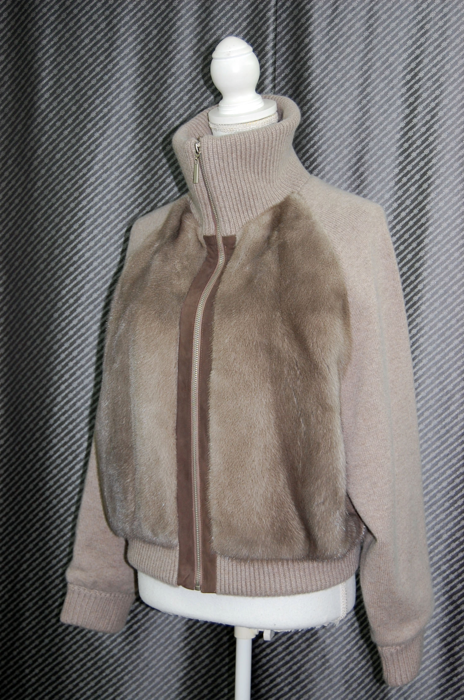 シルバーブルーミンク＆カシミヤ混ウール　ダウンジャケットの画像