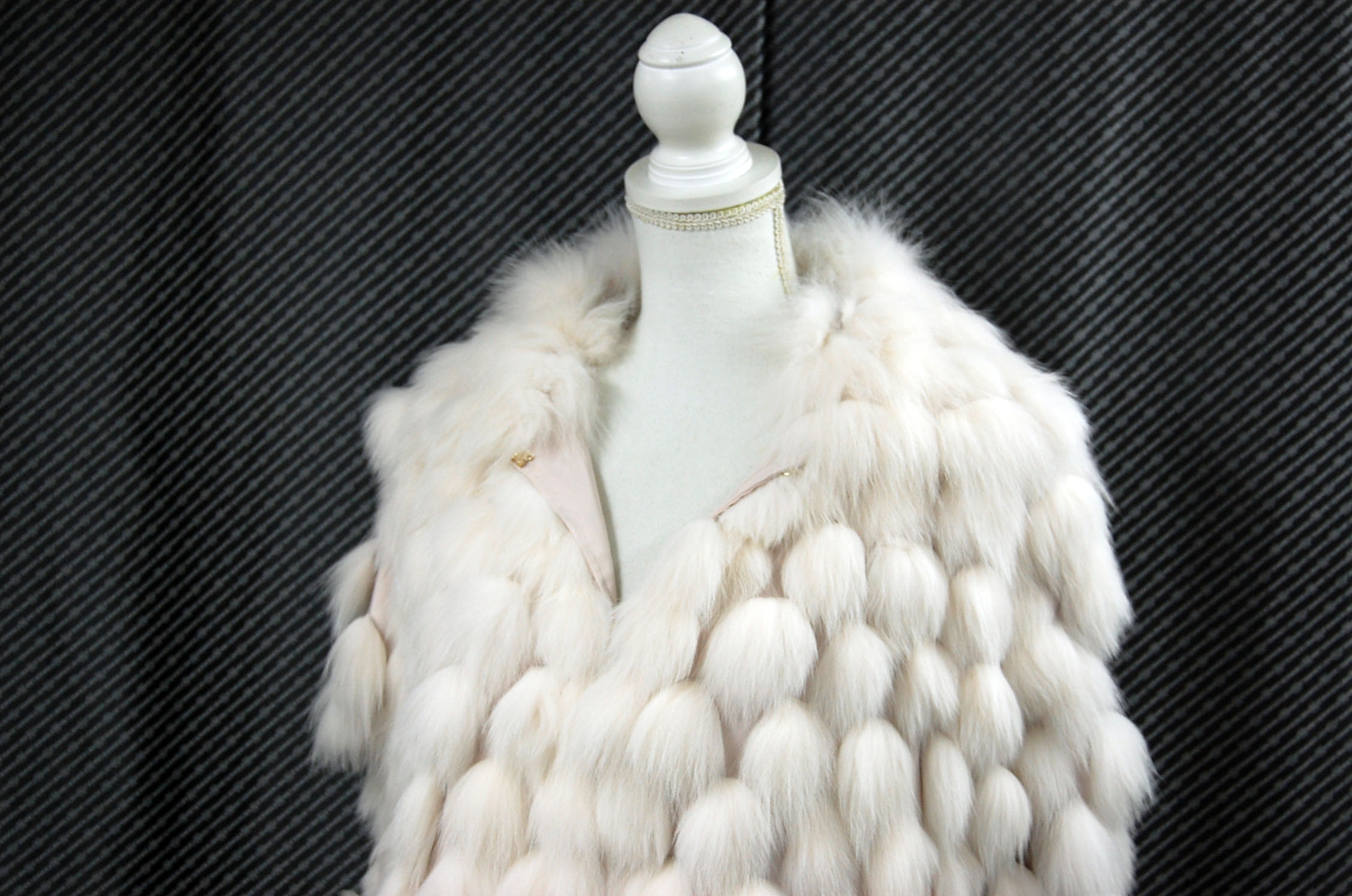 シャドウフォックス　エアリーケープジャケットの画像