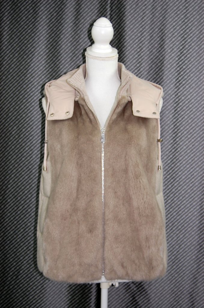 ミンク＆カシミヤツイード　中綿入りフーディーベストの画像