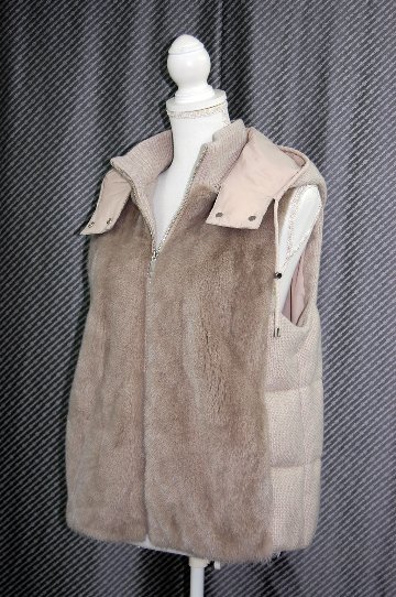ミンク＆カシミヤツイード　中綿入りフーディーベストの画像