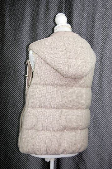 ミンク＆カシミヤツイード　中綿入りフーディーベストの画像