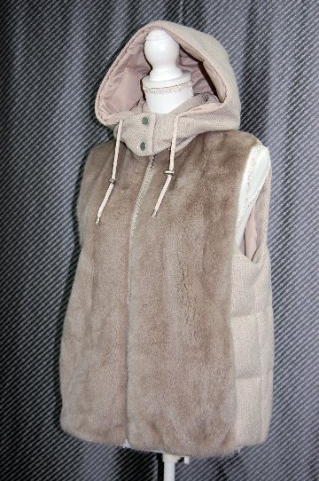 ミンク＆カシミヤツイード　中綿入りフーディーベストの画像