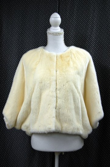 ホワイトミンク　ドルマンジャケットの画像