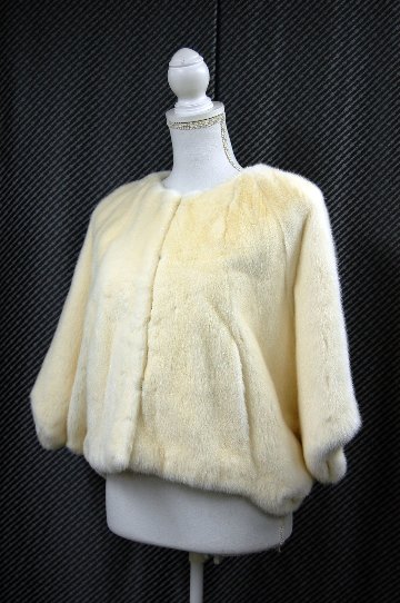ホワイトミンク　ドルマンジャケットの画像