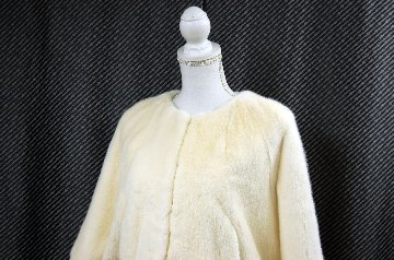 ホワイトミンク　ドルマンジャケットの画像