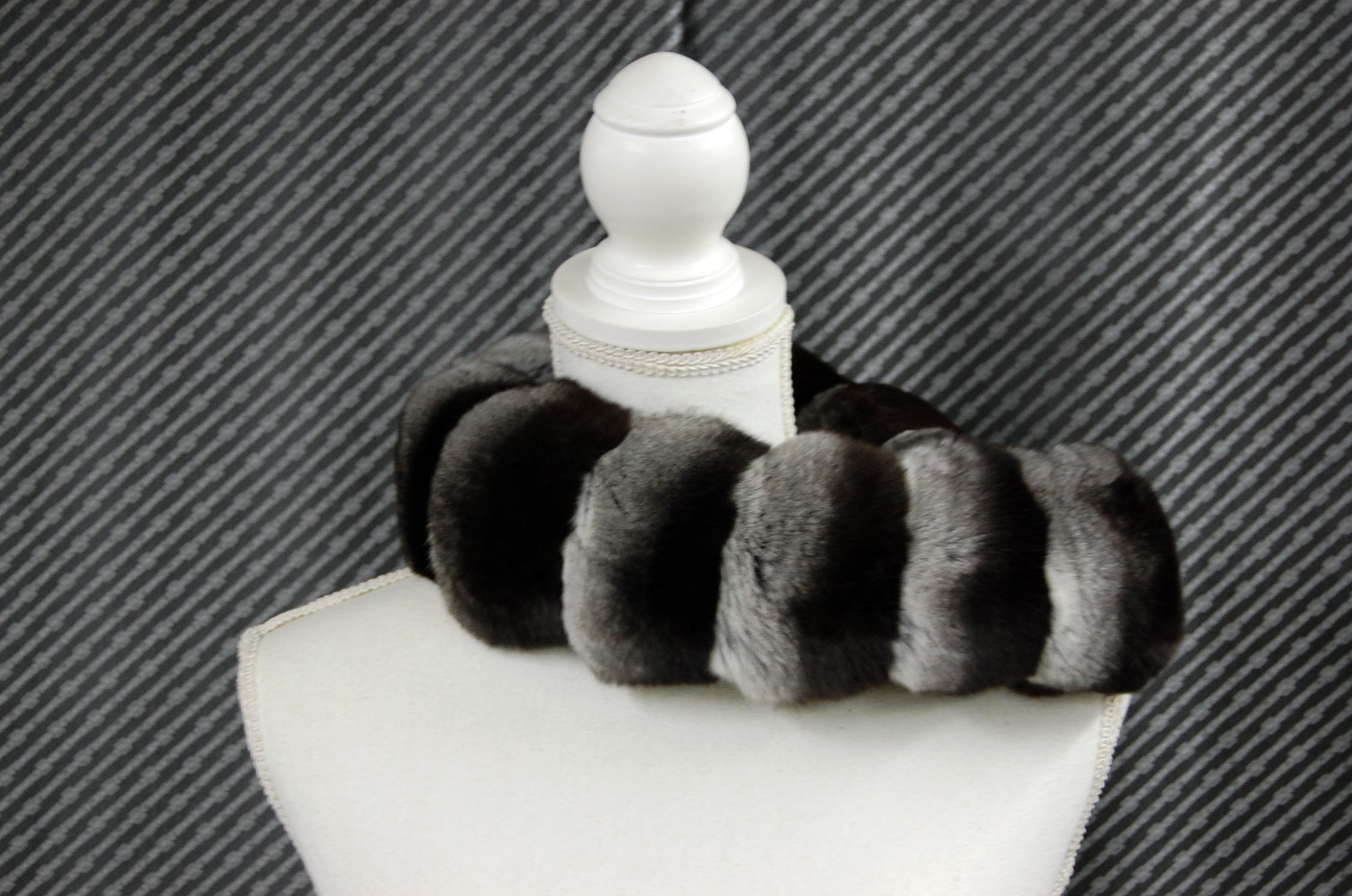 ブラックベルベットチンチラ　ダブルフェイスマフラーの画像